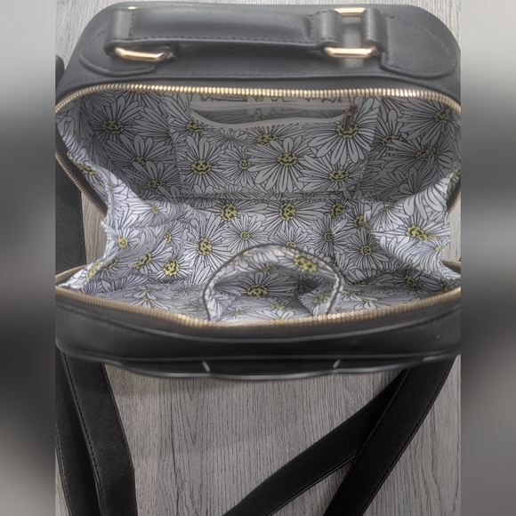 Backstitch Bruja Daisy Pumpkin Crossbody Backpack SOLD OUT Springween Halloween - Picture 10 of 15